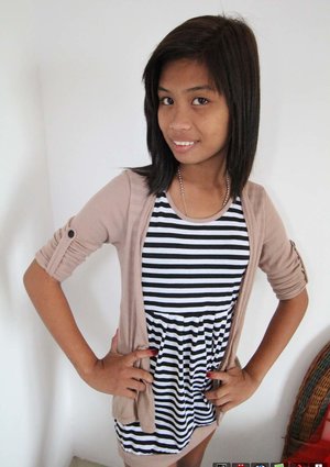 Alluring asian teen with shapely bosoms Eri Izumi taking shower